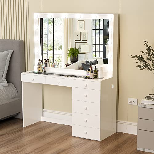 Transform Your Beauty Routine with a Hollywood Mirror Vanity