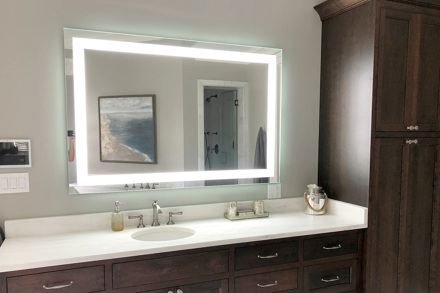Transform Your Beauty Routine with a Hollywood Mirror Vanity